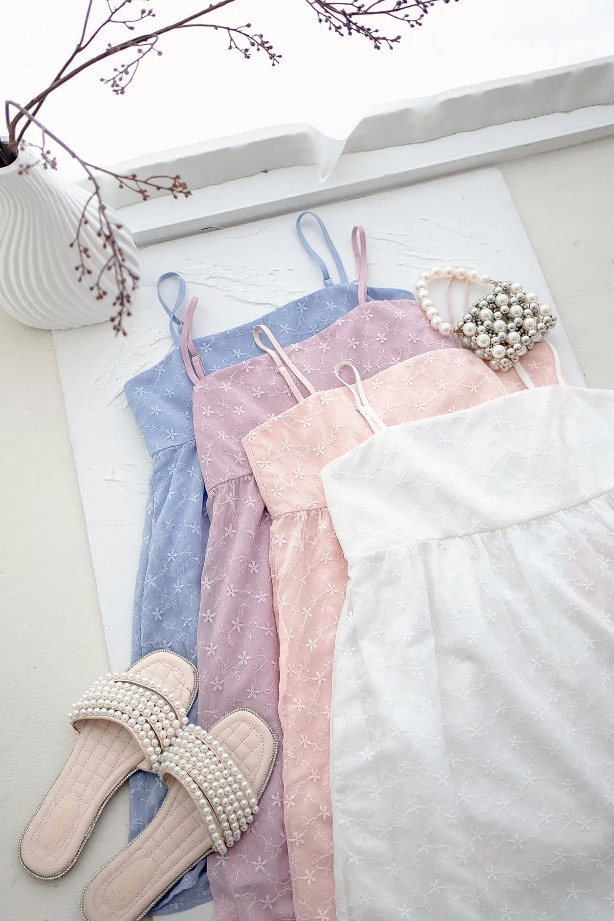 BELLUNA FLORAL EMBROIDERY V5 DRESS IN WHITE
