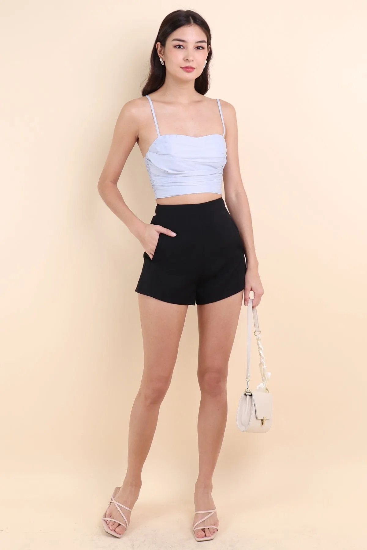 GWEN SEAMLESS SHORTS IN BLACK