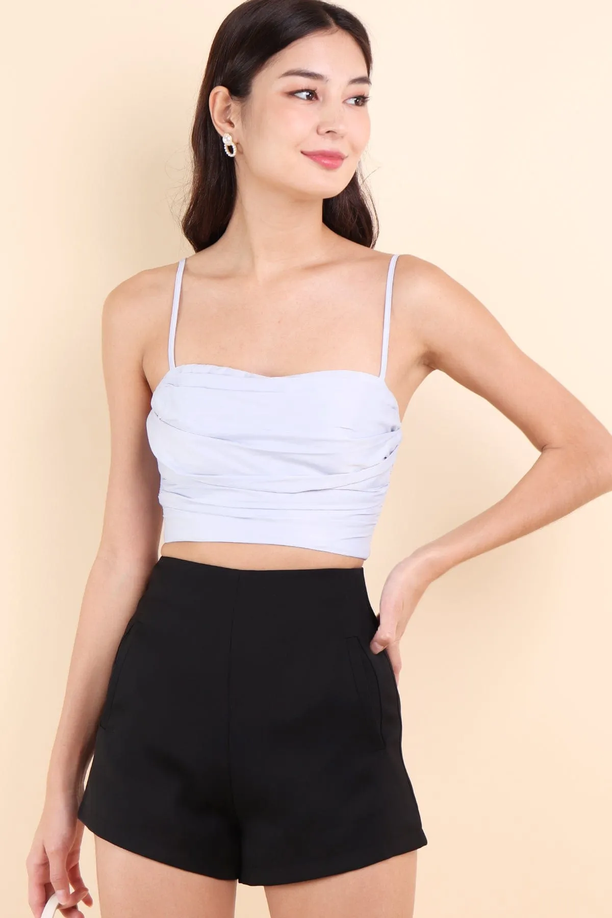GWEN SEAMLESS SHORTS IN BLACK