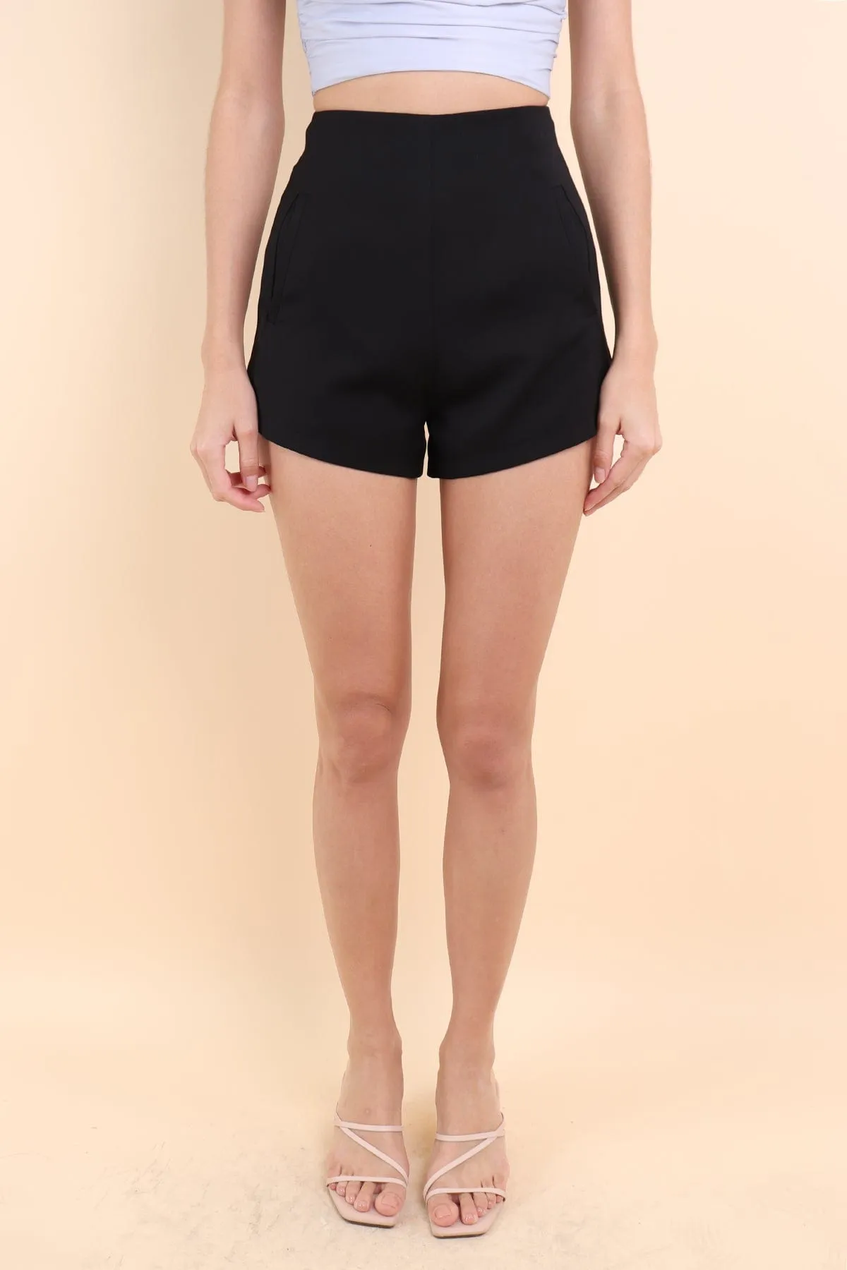 GWEN SEAMLESS SHORTS IN BLACK