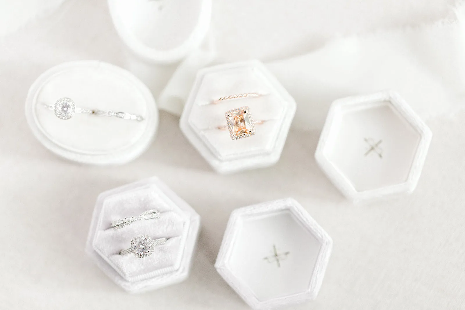 Ivory Velvet Horizontal Oval Ring Box