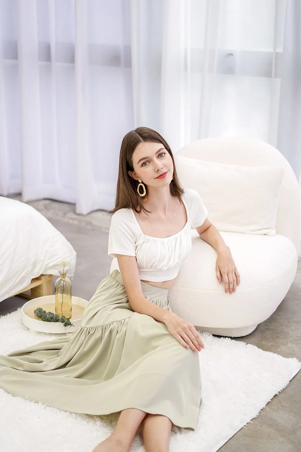 MADEBYNM BASIC THALIA RUCHED CROPPED TOP IN WHITE