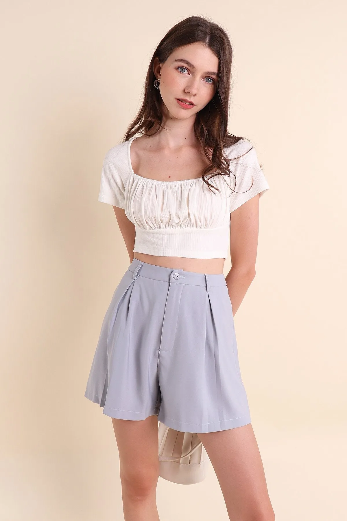 MADEBYNM BASIC THALIA RUCHED CROPPED TOP IN WHITE
